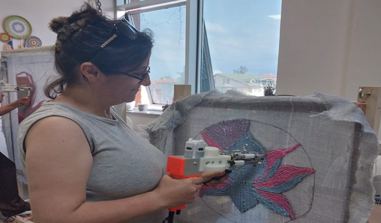 İZGİM Tufting Atölyesi’nde kadınların üretime katılımını desteklemeye devam