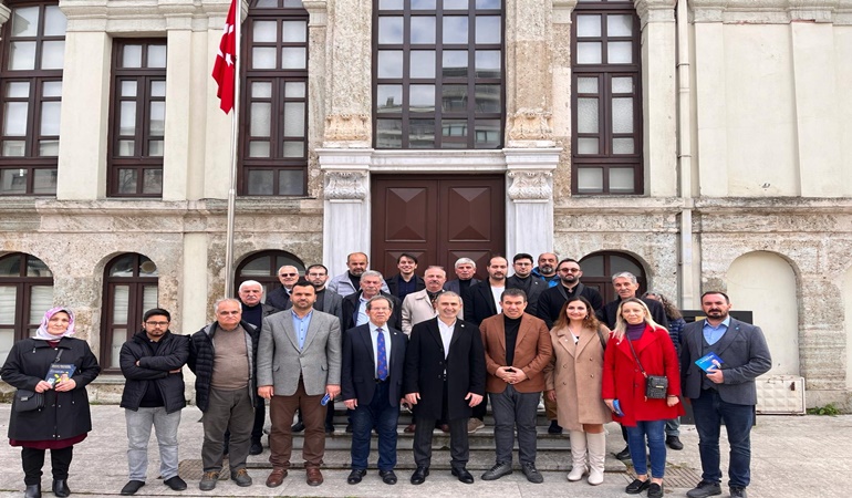 İYİ Partililer İzmit adayı Şirin’le birlikte tam kadro sahada