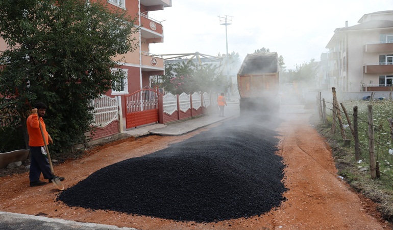İzmit Alikahya’da asfalt mesaisi 