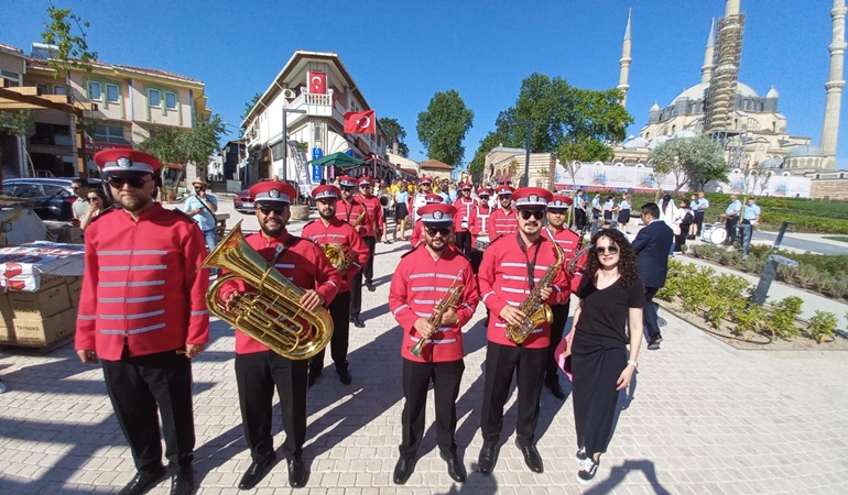 İzmit Belediye Bandosu müzikleriyle Edirne'deki festivalde tam not aldı