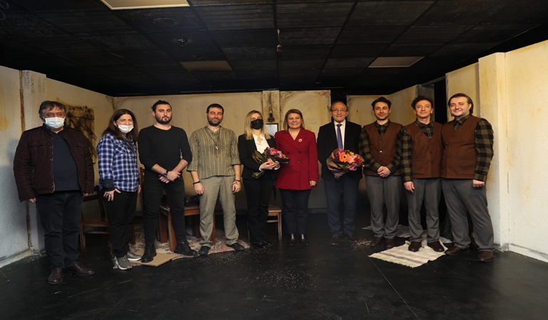 İzmit Belediye Tiyatrosu ilk oyunuyla uluslararası tiyatro ödülü kazandı