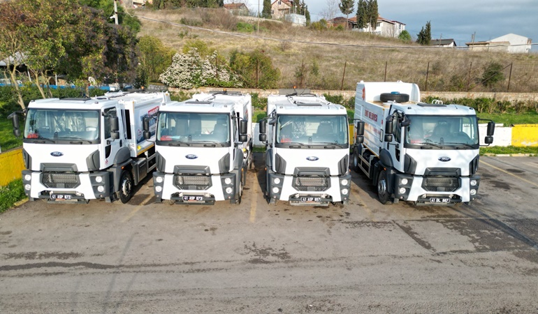 İzmit Belediyesi 3 yeni çöp kamyonu daha satın aldı 