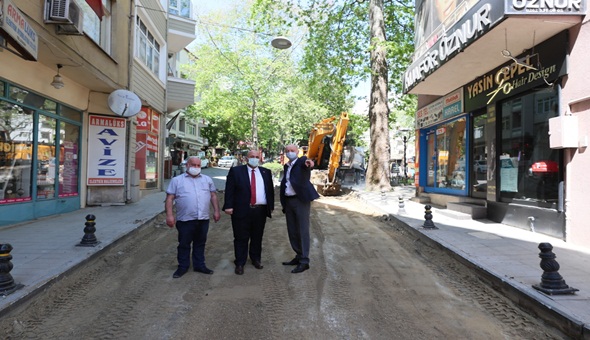 İzmit Belediyesi Acısu'yu asfalta kavuşturuyor