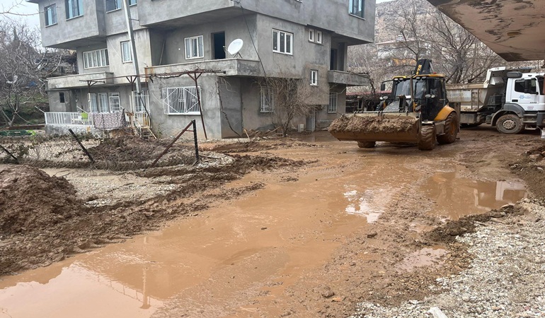 İzmit Belediyesi, Adıyaman’da yaraları sarmaya devam ediyor
