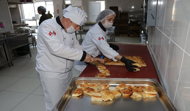 İzmit Belediyesi Aşevi hizmet vermeye başladı 