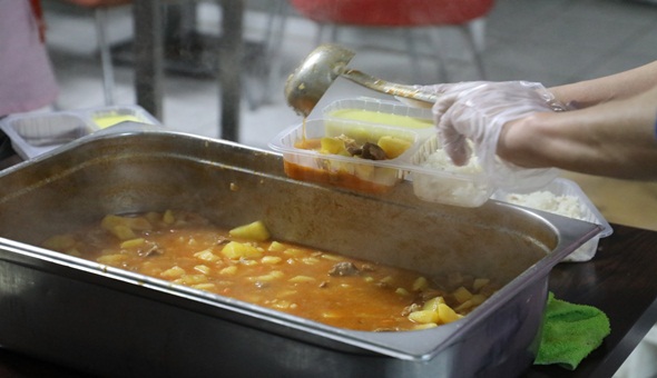 İzmit Belediyesi binlerce ailenin sofrasına bereket götürüyor