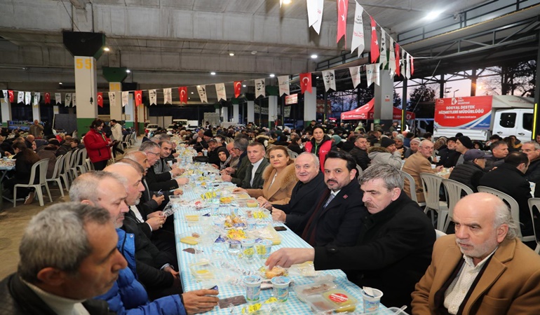 İzmit Belediyesi Doğu Kışla’da da iftar sofrası kurdu