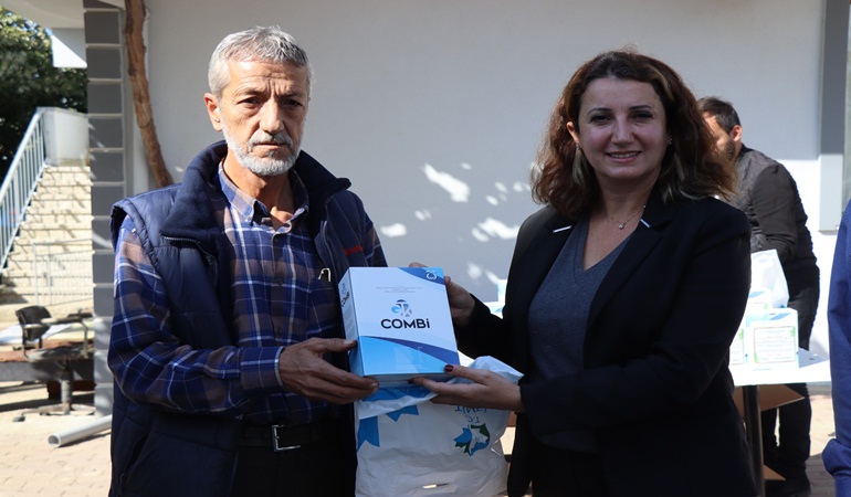 İzmit Belediyesi kiraz üreticilerine yaprak gübresi hediye etti
