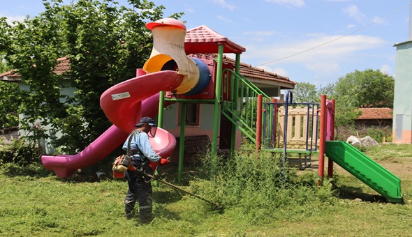 İzmit Belediyesi köylerde parkları da elden geçiriyor