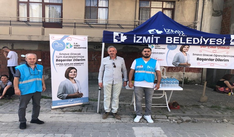 İzmit Belediyesi KPSS sınavında adayları yine yalnız bırakmadı