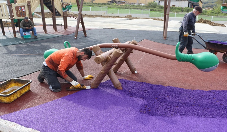 İzmit Belediyesi, Lavanta Parkı’nda çalışmalarına hızla devam ediyor