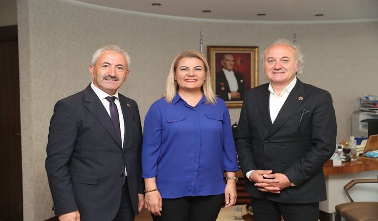 İzmit Belediyesi’nde iki başkan yardımcısı değişti