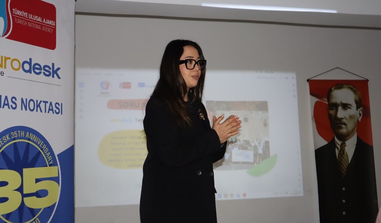 İzmit Belediyesi’nden Derince’de öğrencilere Avrupa fırsatları tanıtımı