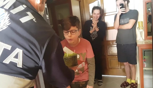 İzmit Belediyesi’nden küçük Ege’ye doğum günü sürprizi