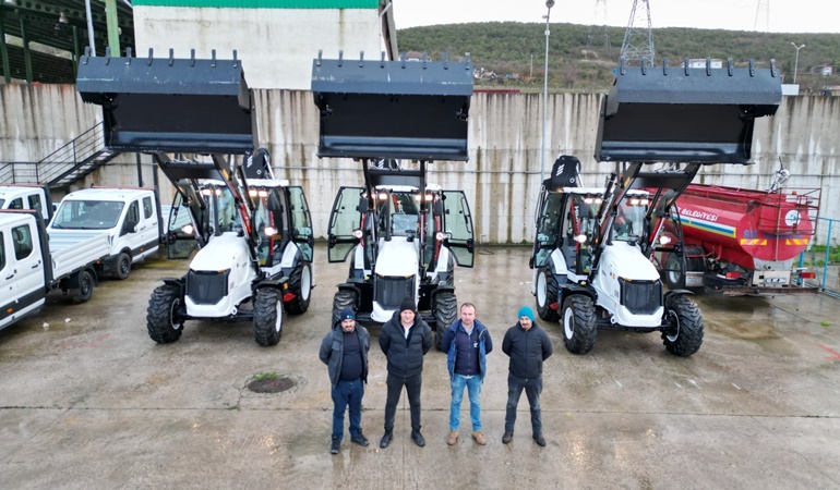 İzmit Belediyesi’ne 4 yeni iş makinesini daha 