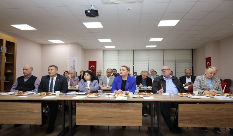 İzmit Belediyesi’nin yeni kadrosu projeleri masaya yatırdı
