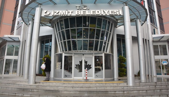 İzmit Belediyesi o personelleri geri gönderecek