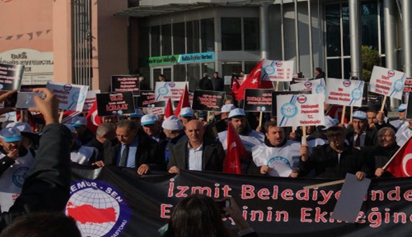 İzmit Belediyesi önünde eylem