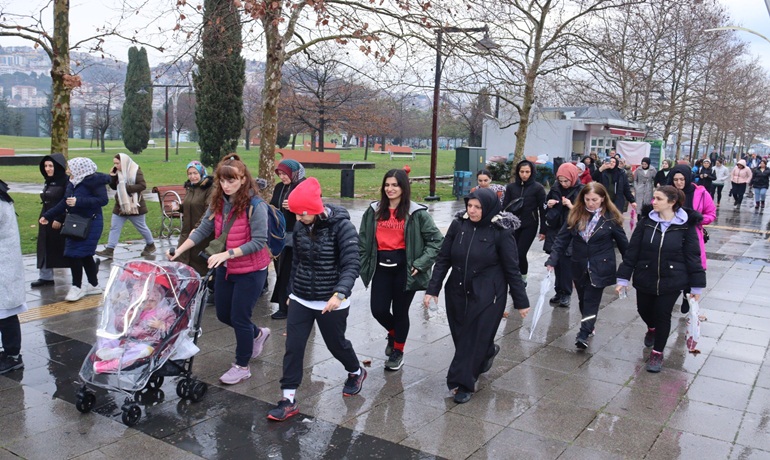 İzmit Belediyesi sağlıklı yaşam yürüyüşleri Emekçi Kadınlar Gününde tekrar başladı