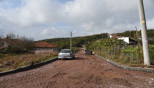 İzmit Belediyesi, Sapakpınarlıları çamurdan kurtarıyor