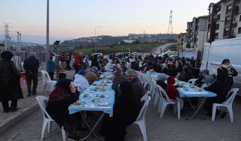 İzmit Belediyesi, Sepetçi Köyü’nde iftar sofrası kurdu