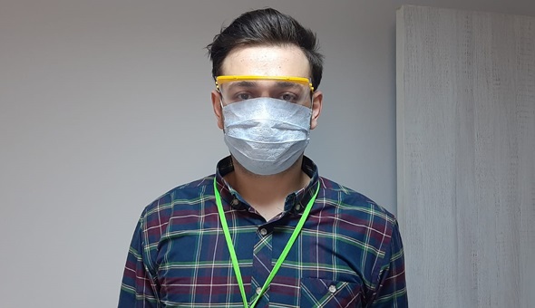 İzmit Belediyesi şimdi de steril gözlük üretmeye başladı