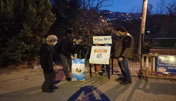 İzmit Belediyesi sokağa çıkma yasağında can dostlarımızı unutmadı