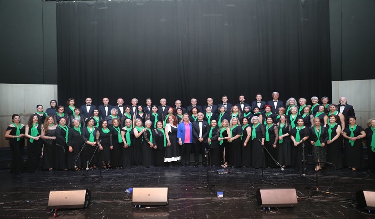 İzmit Belediyesi Türk Sanat Müziği Korosu’ndan coşkulu konser 