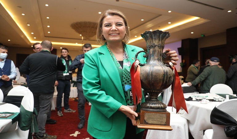 İzmit Belediyesi, Türkiye Kupası zaferinin coşkusunu muhteşem geceyle yaşattı 