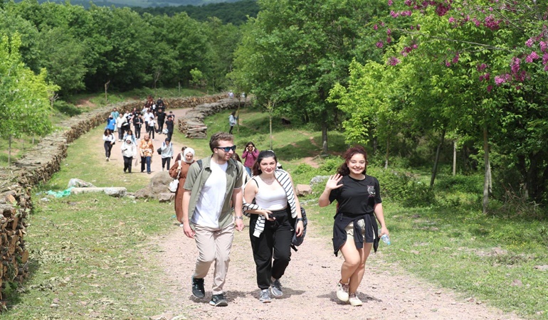 İzmit Belediyesi, üniversiteli gençleri doğayla buluşturdu