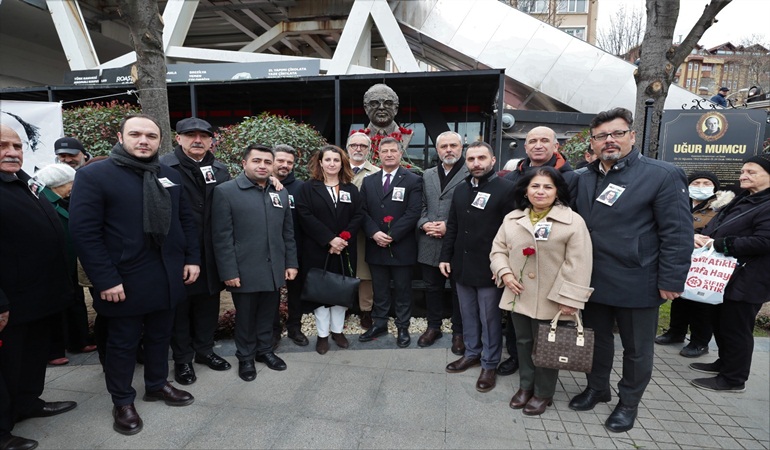 İzmit Belediyesi yönetimi Uğur Mumcu’yu andı 