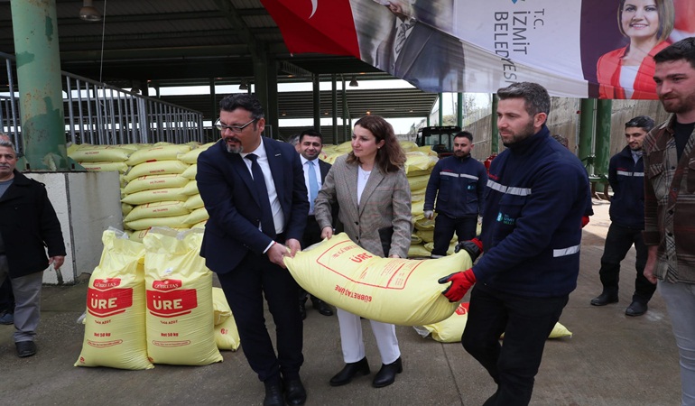 İzmit Belediyesinden 840 çiftçiye gübre desteği