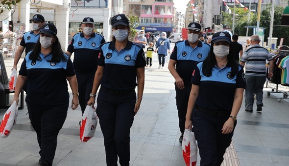 İzmit Belediyesinin kadın zabıtaları görev başında
