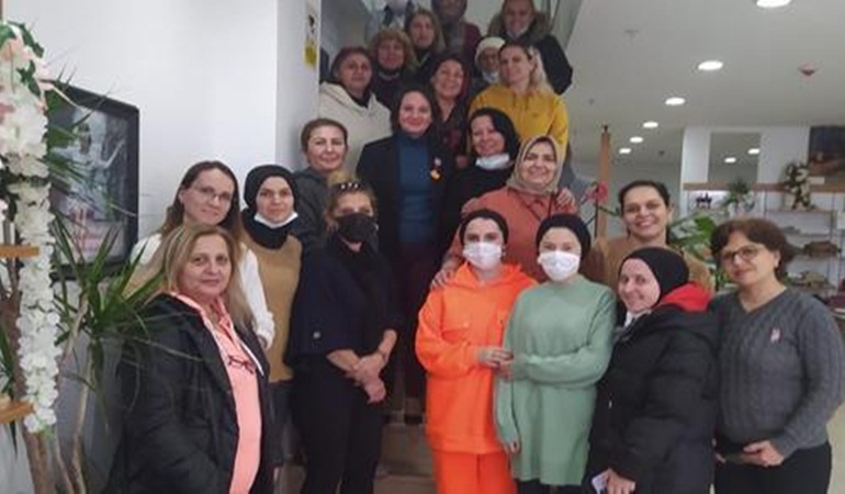 İzmit Çınar Kadın Kooperatifi kadınlara evde iş imkânı sunuyor