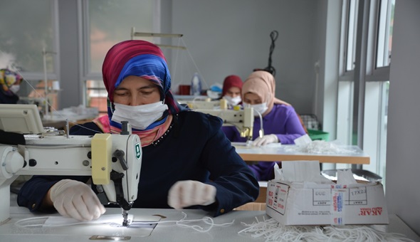 İzmit Çınar Kadın Kooperatifi’nin üreten kadınları ilk maaşlarını aldı