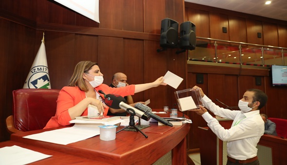 İzmit’e hem Halk Süt müjdesi, hem de Teleferik sürprizi