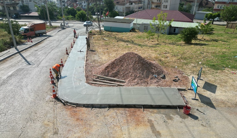 İzmit Gündoğdu’ya yeni beton kaldırım