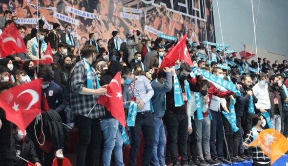 İzmit İlçe Kaymakamlığı’ndan tepki çeken ayrım