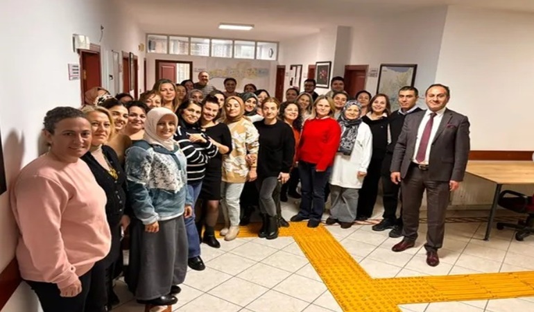 İzmit İlçe Sağlık Müdürü Arslan öğretmen gibi davranıyor!