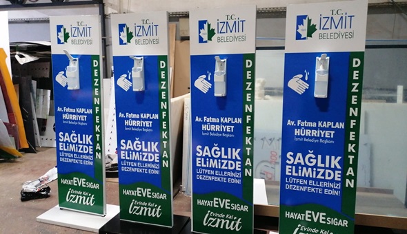 İzmit'in farklı noktalarına dezenfektan otomatı