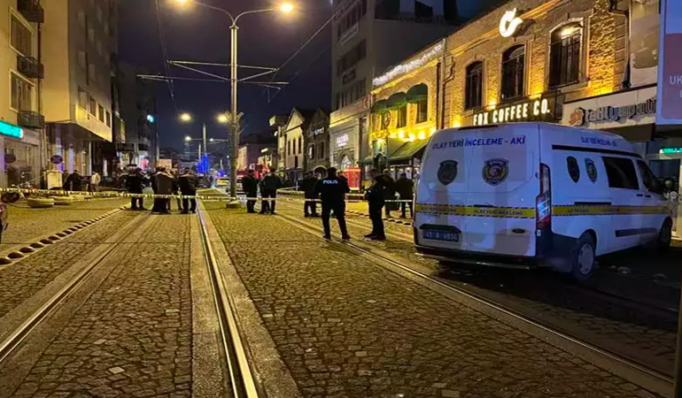 İzmit’in ortasında gece yarısı 4 kişi öldürüldü