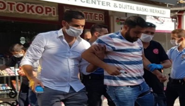 İzmit'in ortasında kavga çıktı, 1 kişi bıçaklandı