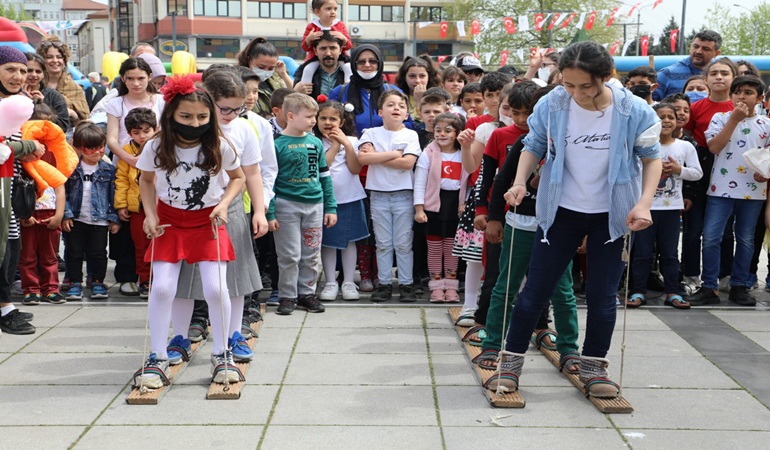 İzmit Kent Meydanı cıvıl cıvıl