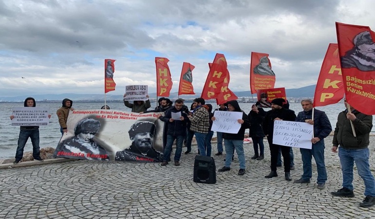 İzmit Körfezi’ne demir atan ABD gemisini protesto ettiler