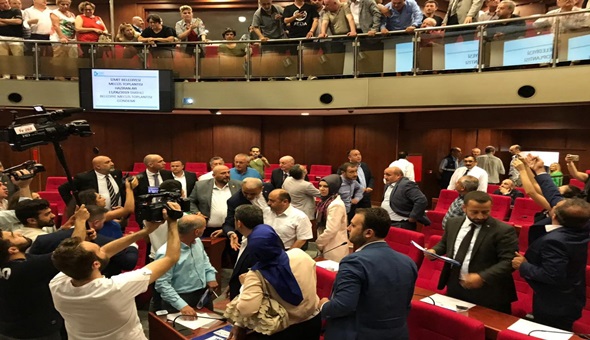 İzmit Meclisi Hababam Sınıfı gibi!