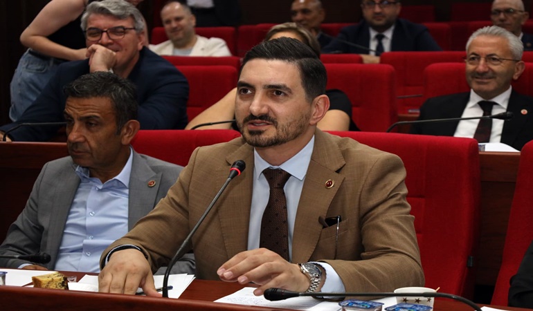 İzmit Meclisi’nde kentsel dönüşüm eleştirilerine dikkat çeken yanıt
