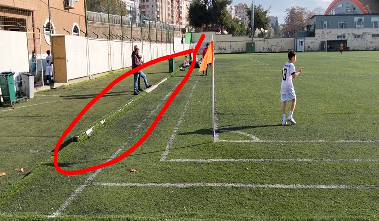 İzmit Mehmet Ali Kağıtcı Stadyumu bakımsızlıktan dökülüyor!