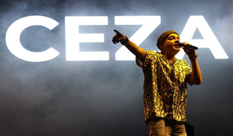 İzmit Milli İrade Meydanı’nda konser coşkusu