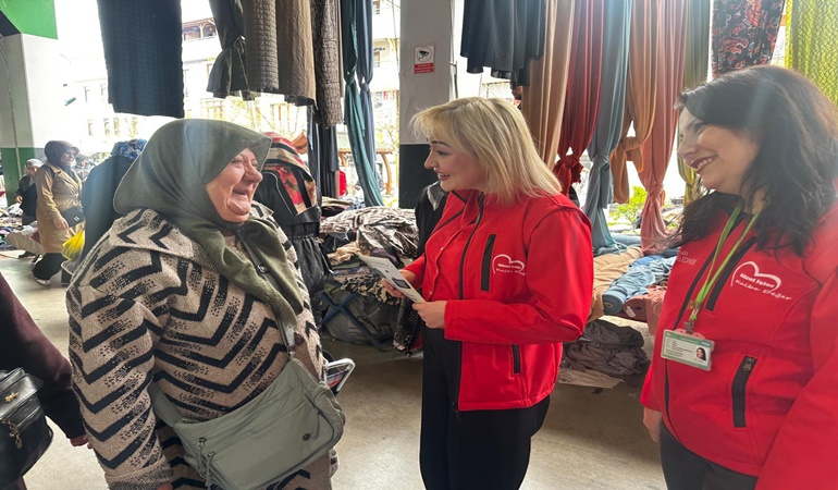 İzmit Perşembe Pazarı’nda belediye ekipleri sordu, vatandaş cevapladı! 