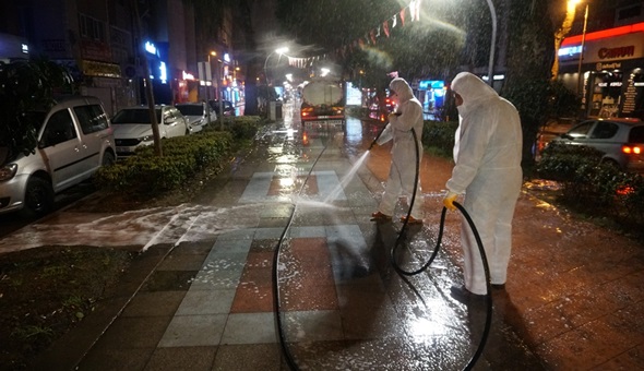 İzmit sabaha kadar yıkandı